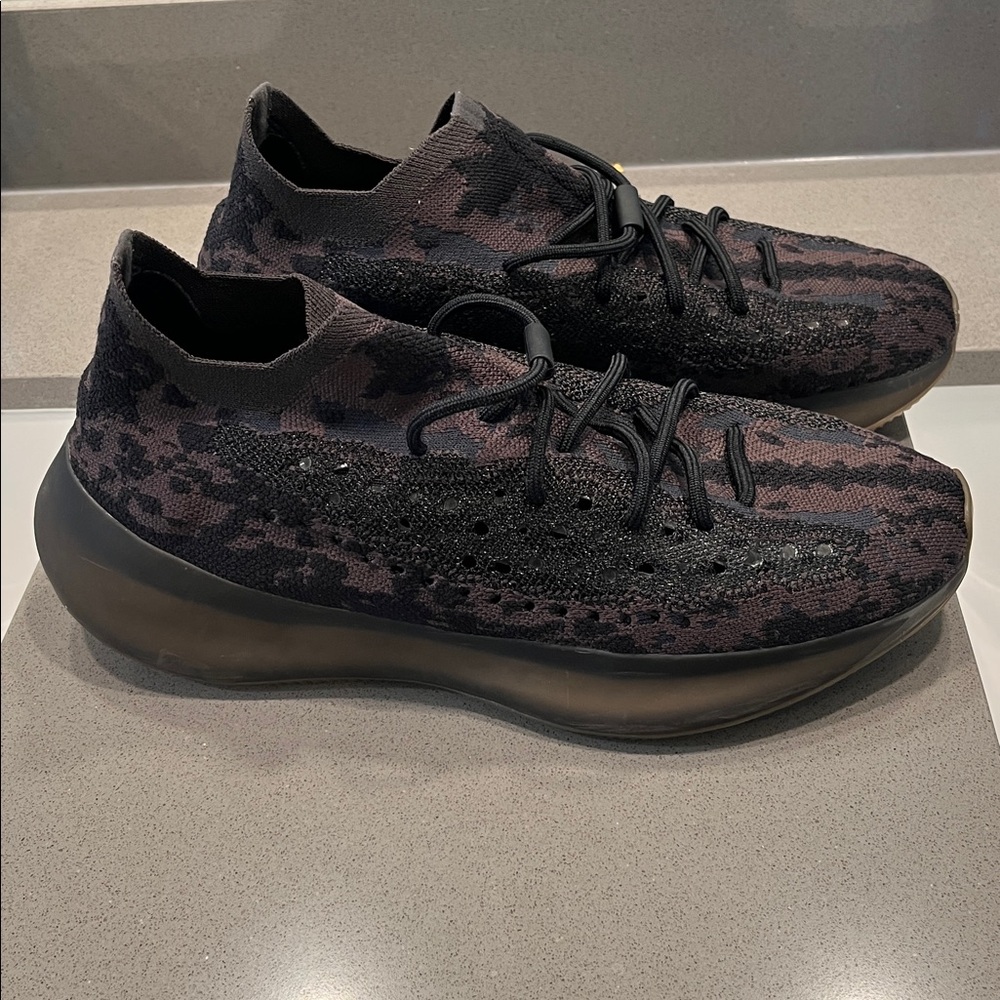 Men’s Adidas Yeezy Boost 380 Onyx - Picture 3 of 13